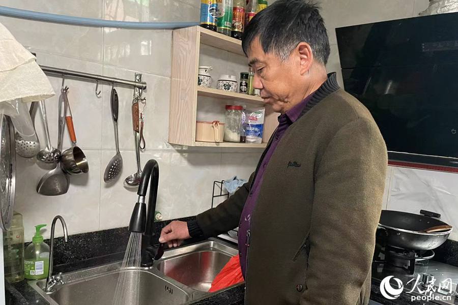 巡查的最后一站在村民家中。人民网记者 林盈摄