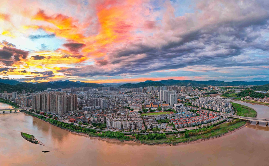 敖江两岸生态公园串珠成链,打造“山青水秀、文盛景美”的现代化活力水岸。连江县融媒体中心供图