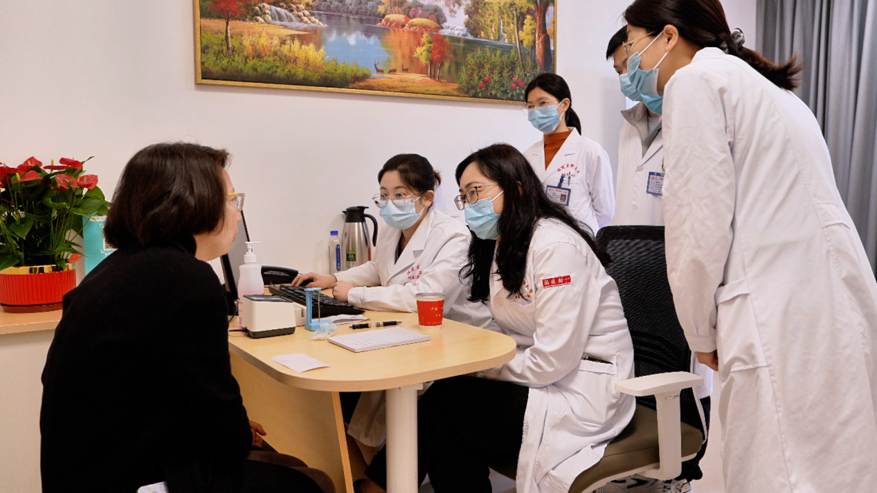 福建医科大学附属第一医院多学科联合诊疗。杨芝浩摄
