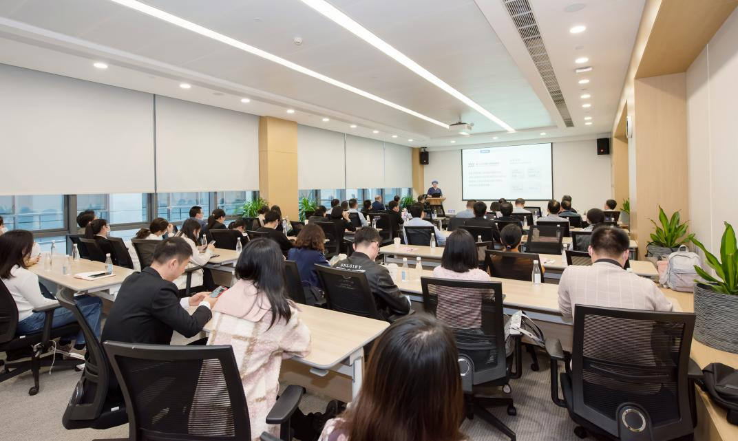 闽西南医务管理沙龙在厦心举办时现场。