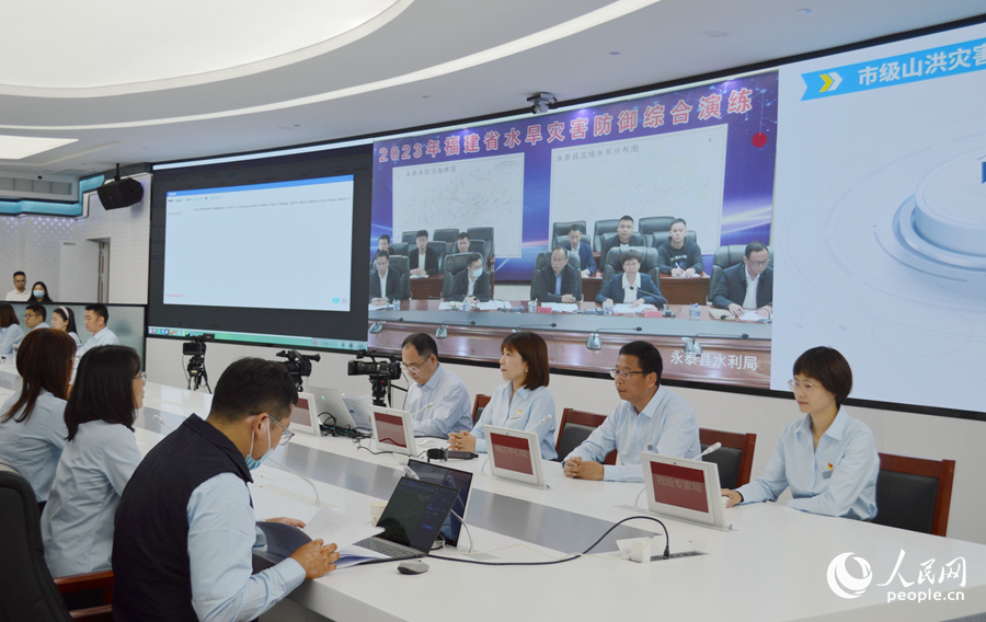 演练进行中。人民网林东晓摄