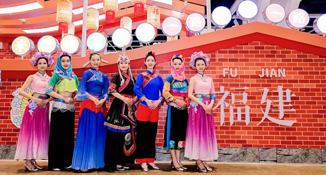 闽南红砖古厝造型的福建特装馆