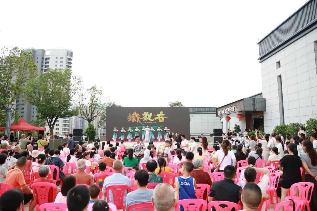 活动现场开展一系列表演节目