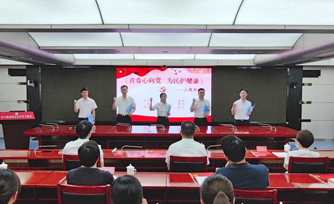 主题朗诵《青春心向党 为民护健康》。福建省卫健委供图