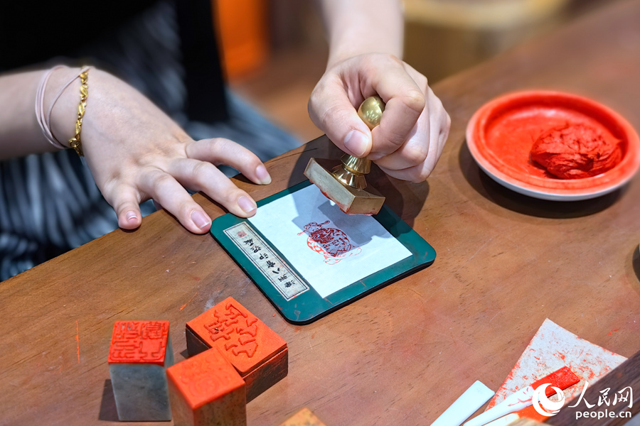 八宝印泥是漳州“三宝”之一。人民网 叶青卿摄