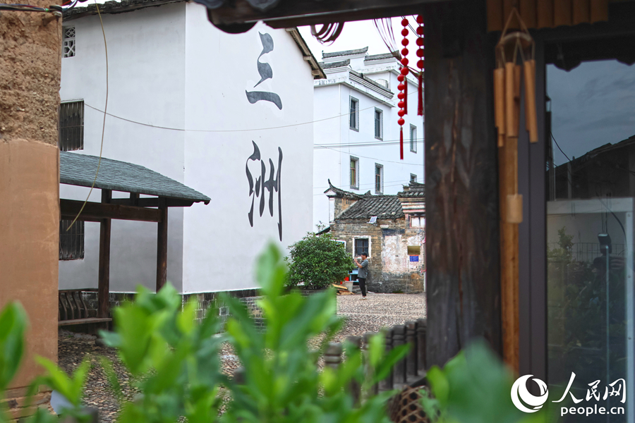 三洲村一角。人民网 李昌乾摄