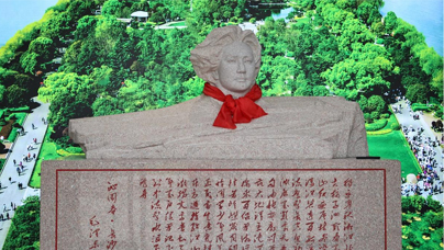 绿水青山里的“永定红”
“永定红”是龙岩市永定区特产的一种颜色温暖红润的矿石，因结构致密、质地坚硬、性能稳定，成为优质的建筑石料。