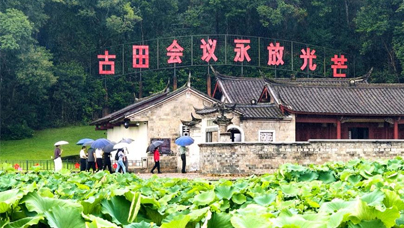 “红帽子”变成“金饭碗”
龙岩市上杭县古田镇探索“红色旅游 ”发展路径，立足“村在景区中，景点在村中”实际，形成“处处是景观、村村是景点”的全域旅游发展格局。