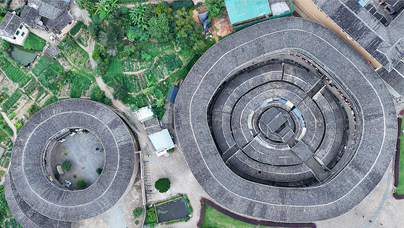 “从早到晚”看土楼
龙岩市永定区拥有23000多座土楼，是拥有“福建土楼”最多的地方。近年来，永定实施“文化进土楼”工程，让现代文化润泽土楼。