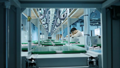 “1 1>2”的老区振兴路
这家公司的数字化生产线，通过建设自动化产线和综合实验室，预计2025年产值超1亿元，前三年累计产值3.5亿元，税收贡献超1000万元。