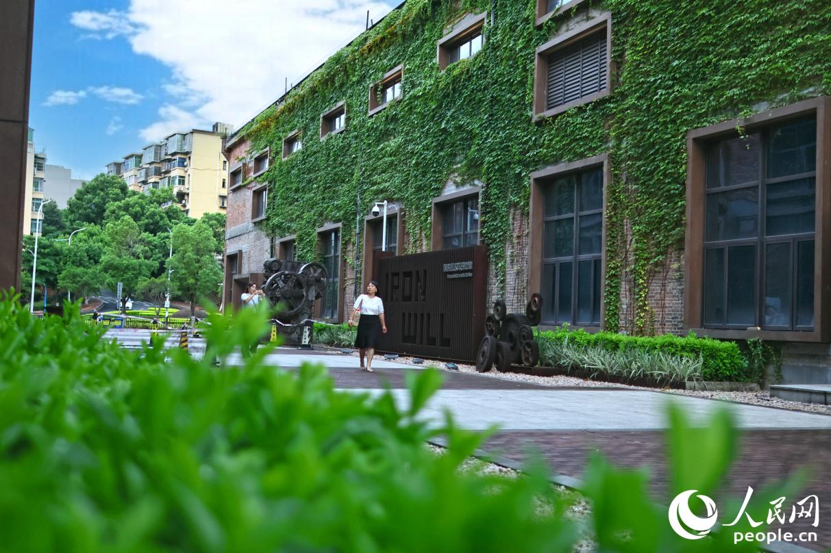 作为国家4a级旅游景区的三钢工业旅游区，吸引市民游客打卡。人民网 李昌乾摄