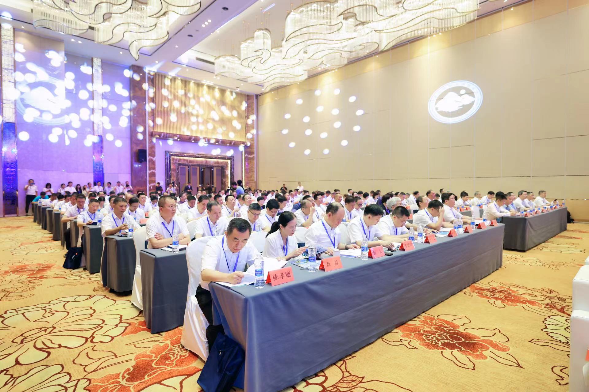 与会嘉宾认真交流聆听。主办方供图