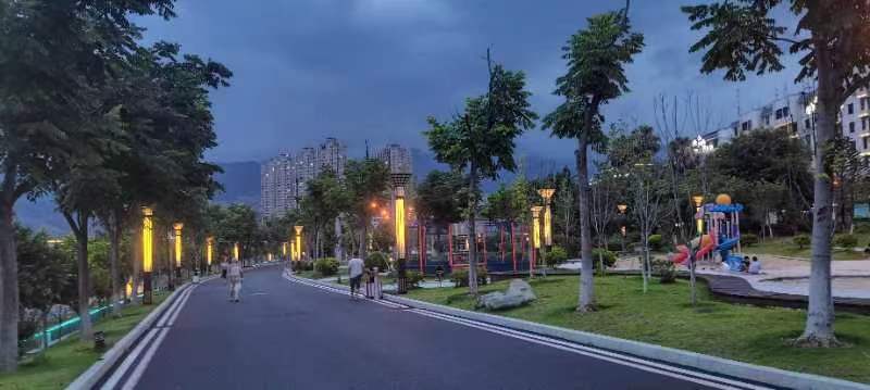 江滨公园步道 梅溪镇河长办供图