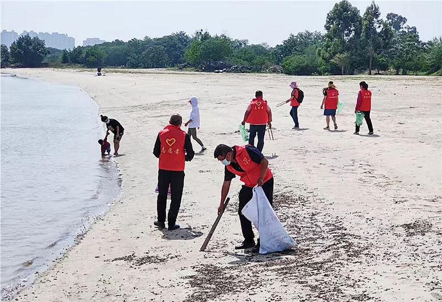 侯官村村民护河队开展“护河爱水、清洁家园”行动。闽侯县河长办供图