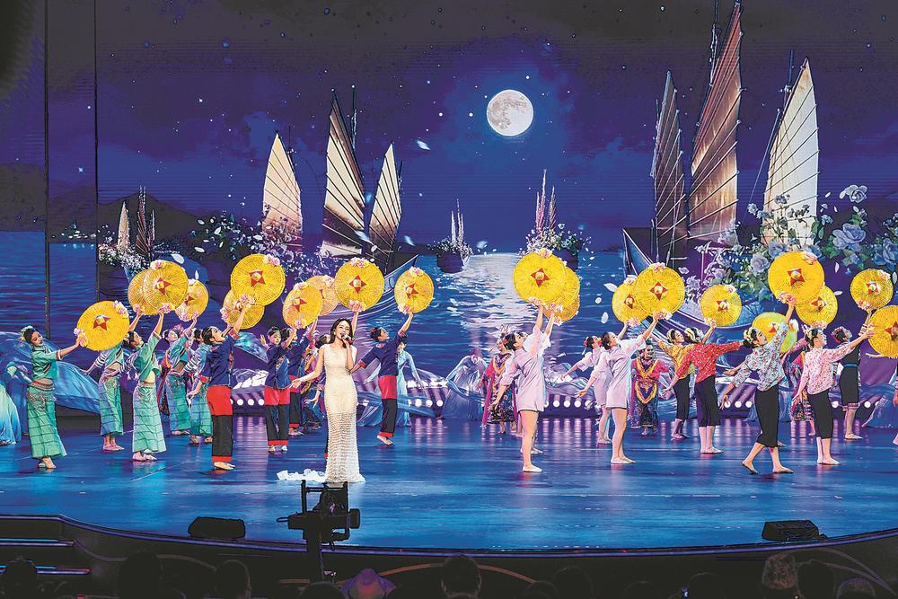 22日，第十二届丝绸之路国际电影节启动仪式在福州举行。陈天博摄